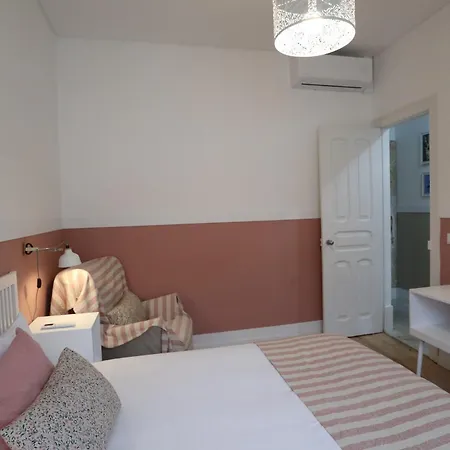 Giraffe House Apartment