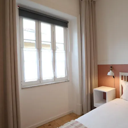 Giraffe House Apartment