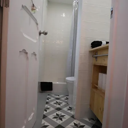 Giraffe House Apartment