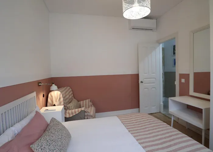 Giraffe House Apartment