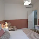 Giraffe House Apartment